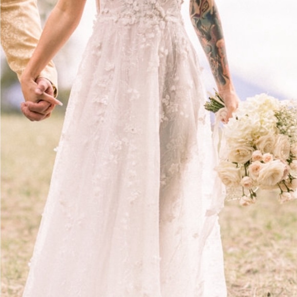 Dalaarna Tenille Ivory Wedding Dress - Picture 9 of 12